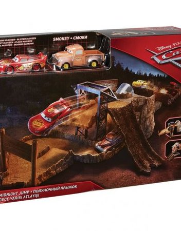 CARS3 Игрален комплект СРЕДНОЩНА ГОНКА FCV94