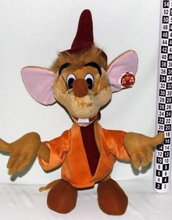Мишка с шапка и яке