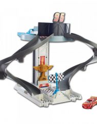 CARS Комплект за игра "Кула за тренировка на състезателни коли" с количка MCQUEEN GJW42